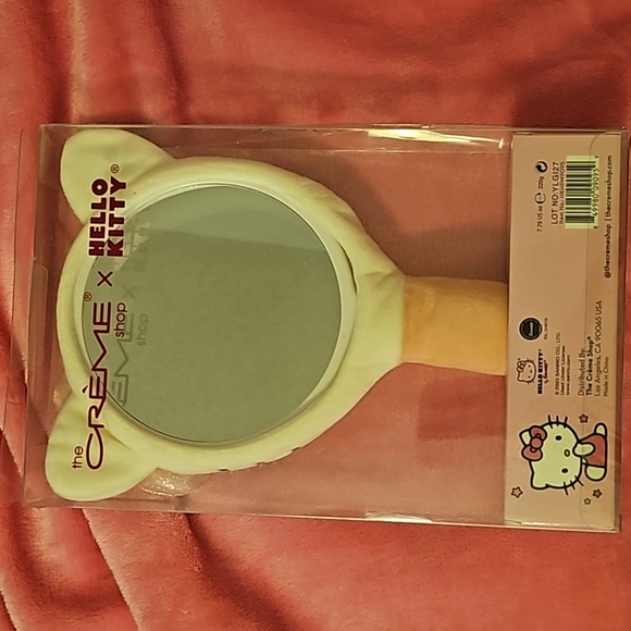 🎉HPx7🎉 the Crème shop x Hello Kitty Plush Portable Mirror - Picture 3 of 4